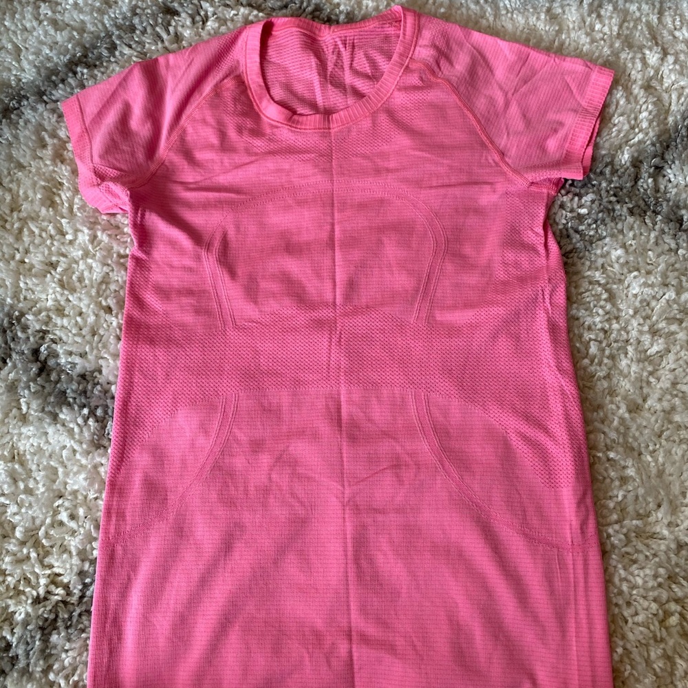 VGUC Lululemon Short Sleeve Swiftly Size 8 Pink